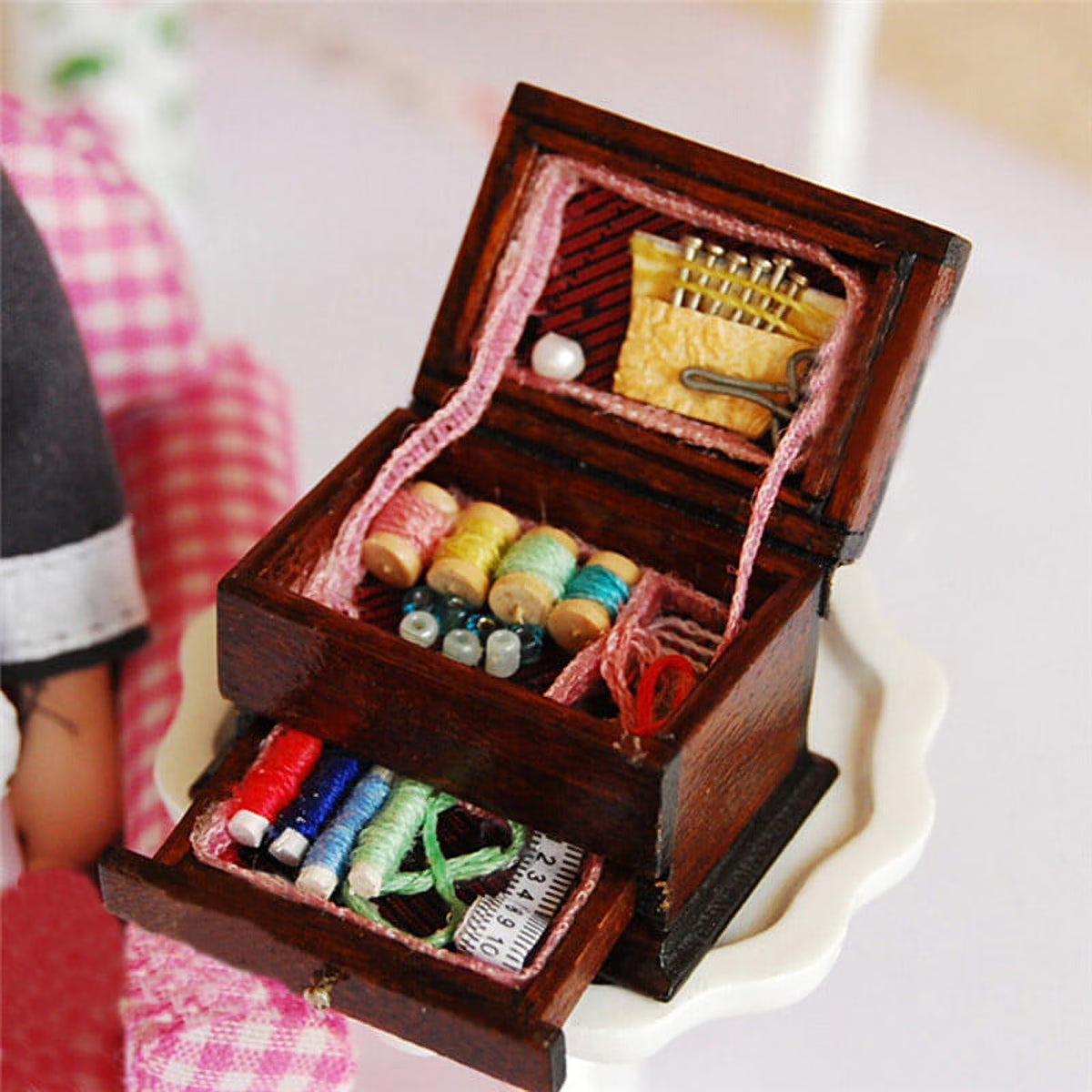 1:12 Dollhouse Miniature Sewing Needle Kit Box K97391