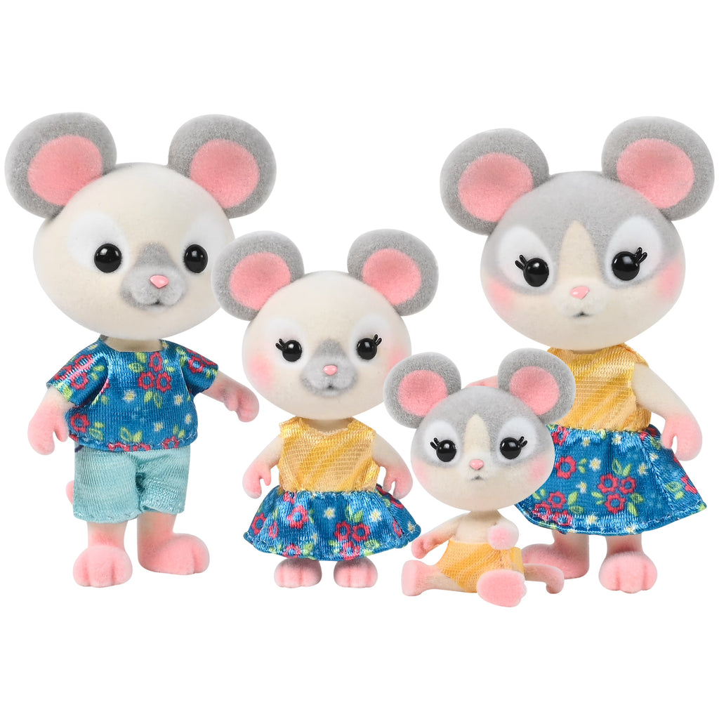 4 Miniature Doll Figures L922
