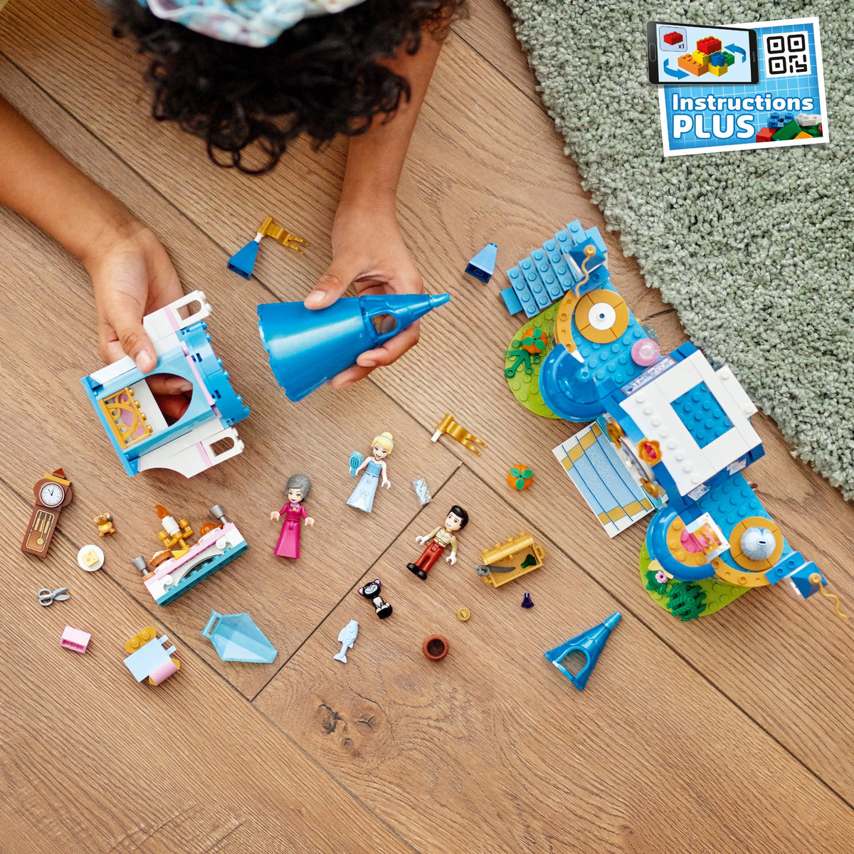 Buildable Castle Toy with 3 Mini Dolls A54891