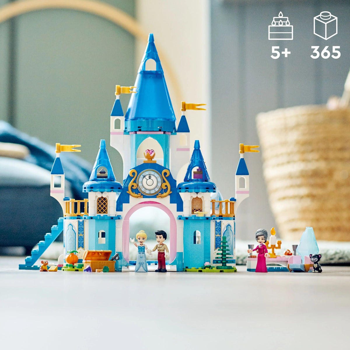 Buildable Castle Toy with 3 Mini Dolls A54891